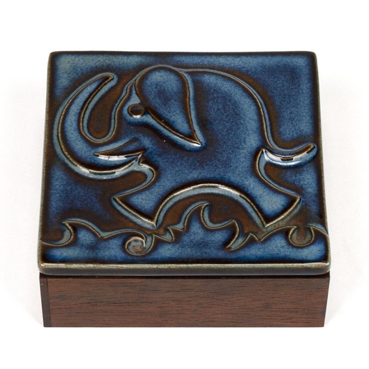 Vintage storage box with elephant in ceramics