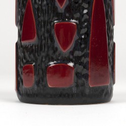 Abstracte aardewerken vintage vaas in zwart en bordeaux