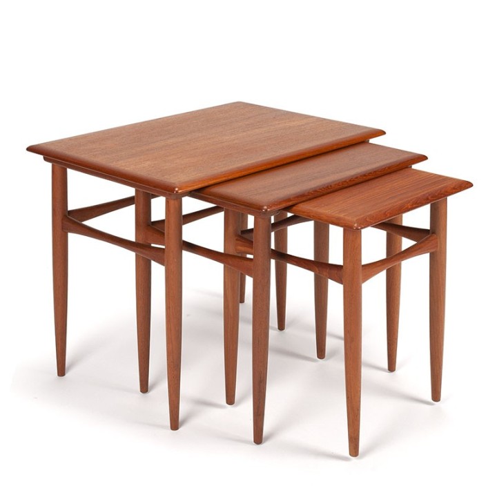Poul Hundevad vintage design set nesttafels in teak