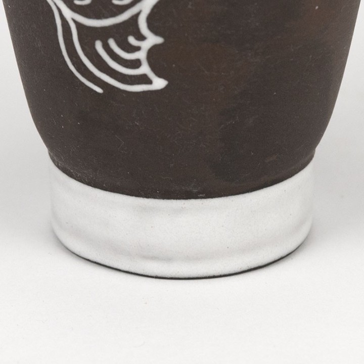 Klein model vaasje van aardewerk met vis afbeelding