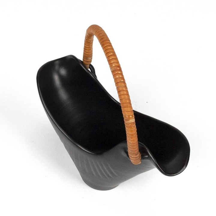 Deens vintage keramiek vaasje/ mandje met rieten handgreep