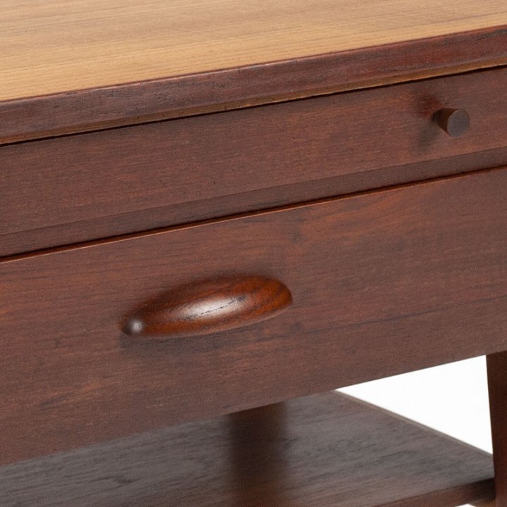 Deens teakhouten vintage bijzettafel/ naaigerei kastje