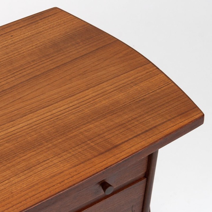 Deens teakhouten vintage bijzettafel/ naaigerei kastje