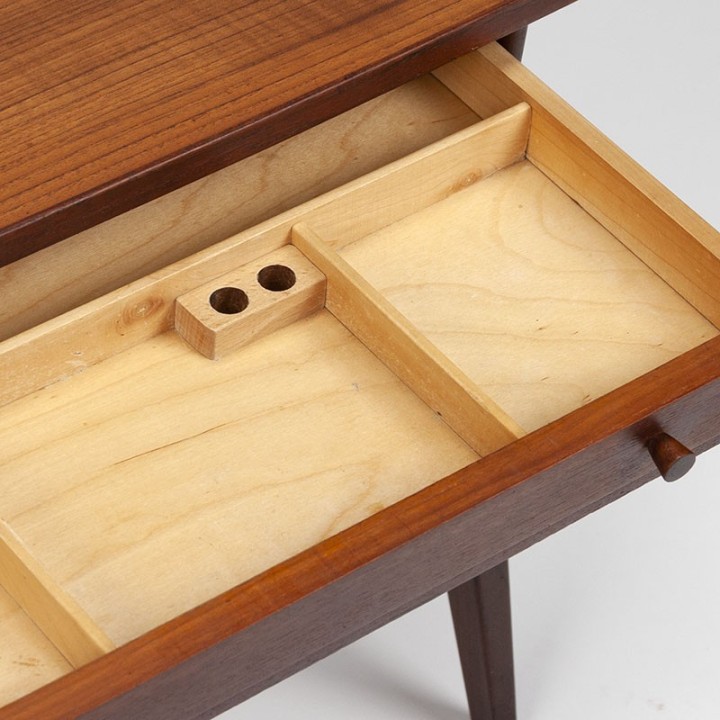 Deens teakhouten vintage bijzettafel/ naaigerei kastje