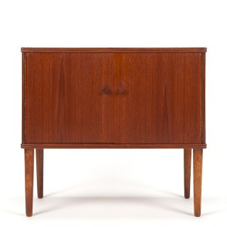 Klein model Deens Design kastje uit de Vinde Møbelfabrik