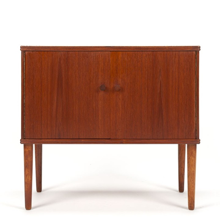 Klein model Deens Design kastje uit de Vinde Møbelfabrik