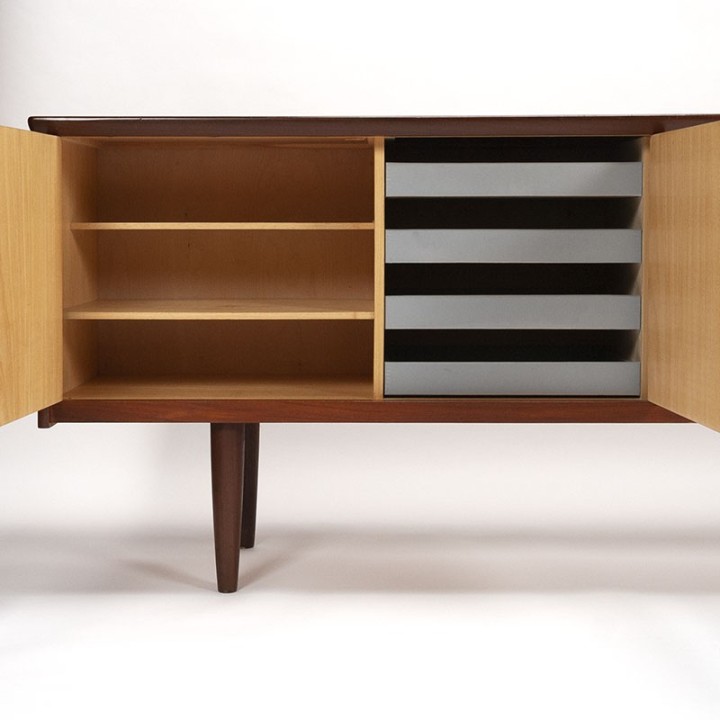 Teak long Mid-Century vintage design sideboard