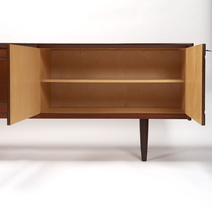 Teak long Mid-Century vintage design sideboard