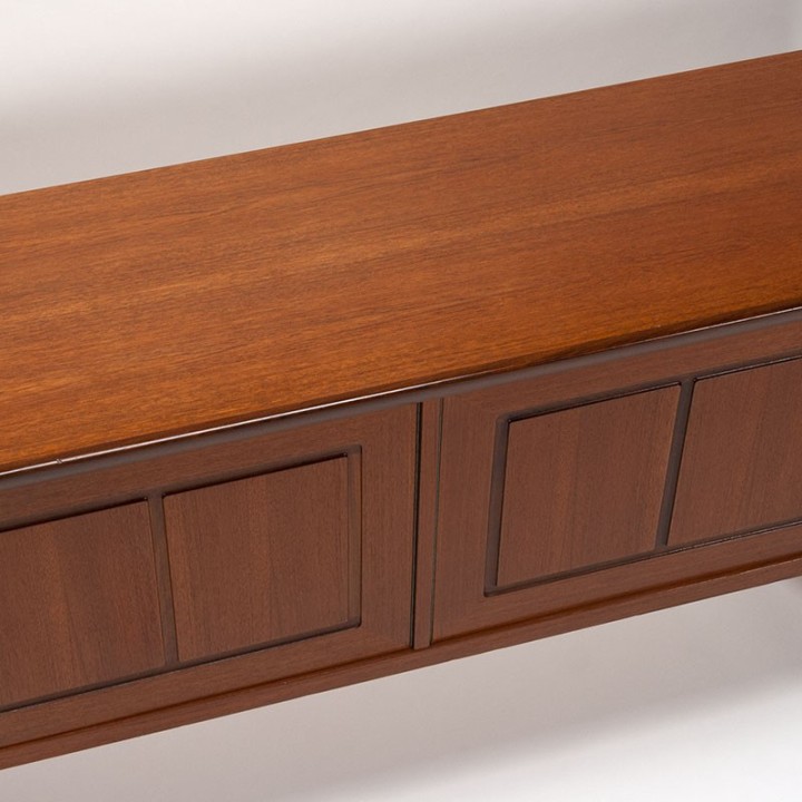 Teak long Mid-Century vintage design sideboard