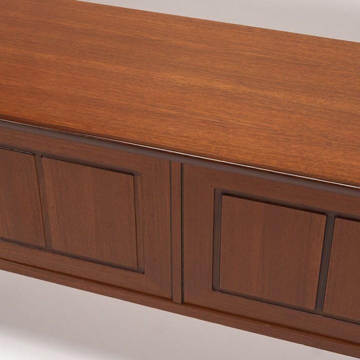 Teak long Mid-Century vintage design sideboard