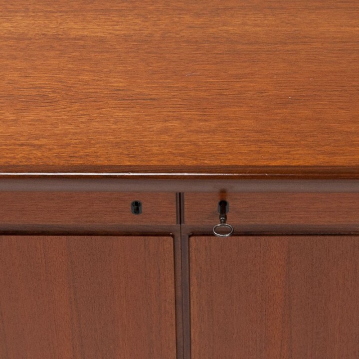 Teak long Mid-Century vintage design sideboard