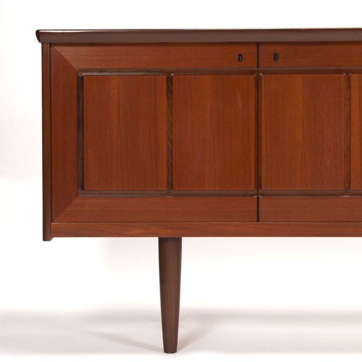 Teak long Mid-Century vintage design sideboard