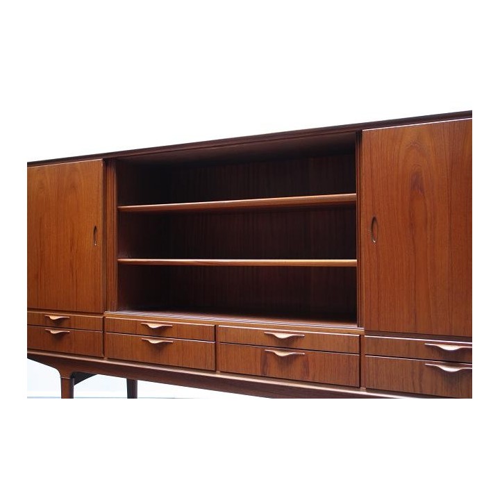 Dressoir van teakhout met messing details