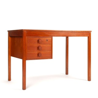 Teakhouten Deens vintage bureau van Domino Møbler