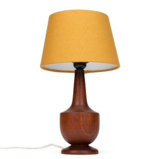 Deense vintage teakhouten tafellamp met oker kleurige kap
