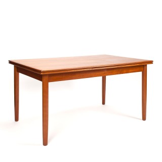 Danish vintage Mid-Century extendable dining table in teak