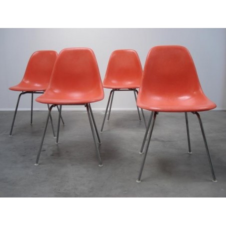 4 DSX- stoelen van Eames