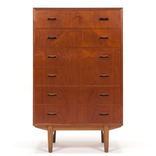 Vintage Danish chest of drawers on oak base