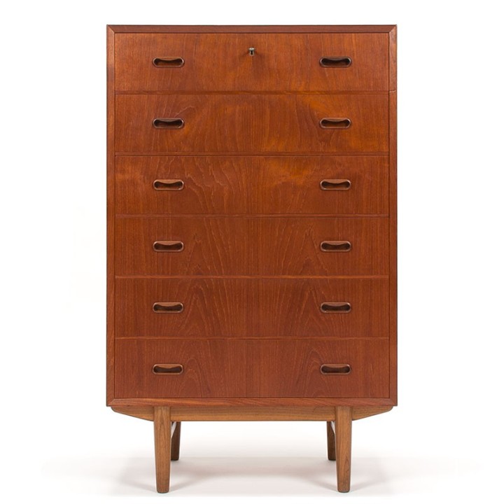 Vintage Deense ladekast op eiken onderstel