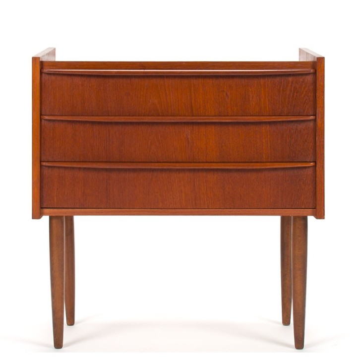 Deense vintage ladekast met 3 lades in teak klein model