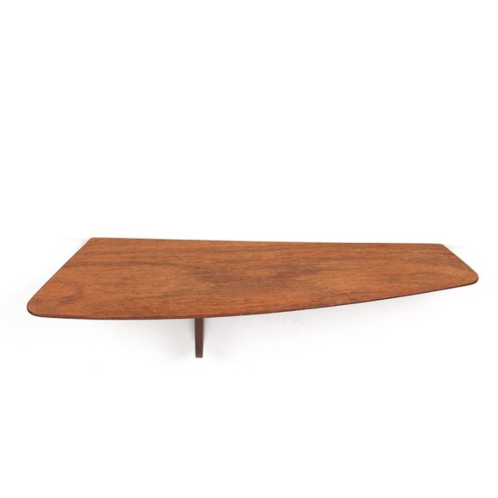 Klein organisch vormgegeven vintage wandplankje in teak