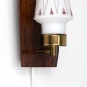 Vintage wandlamp met palissander muurdeel en glazen kapje