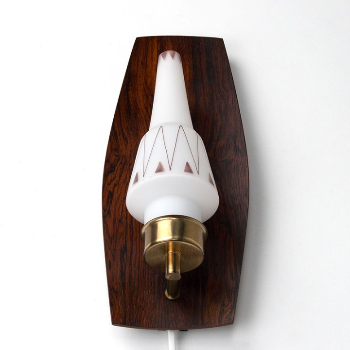 Vintage wandlamp met palissander muurdeel en glazen kapje