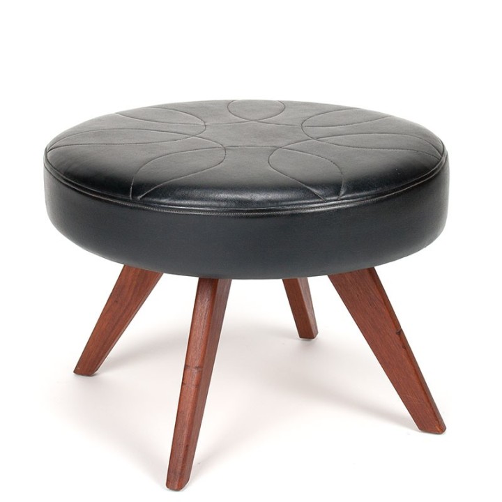 Mid-Century vintage Deense ottoman in teak en skai