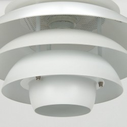 Klein model vintage Deense witte gelaagde hanglamp