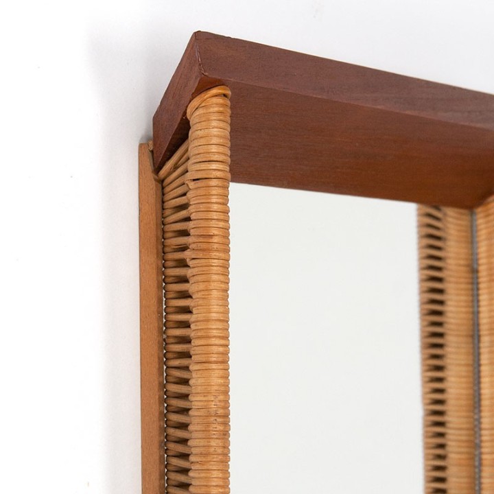 Mid-Century vintage spiegel met rand in riet en teakhout