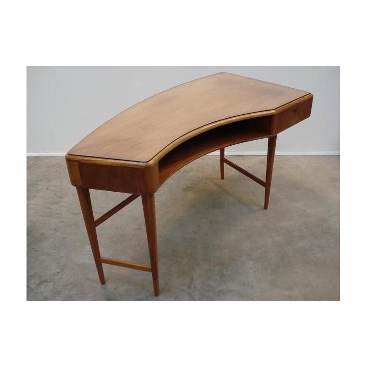 Boomerang shaped desk - Retro Studio