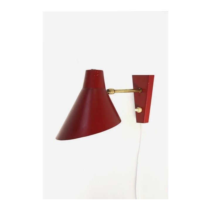 Wall lamp with red shade - Retro Studio