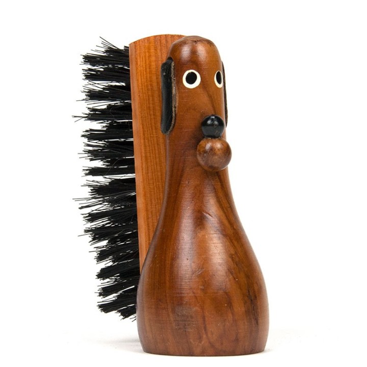 Deens vintage borsteltje als hond