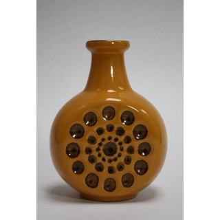 Yellow ceramic vase - Retro Studio
