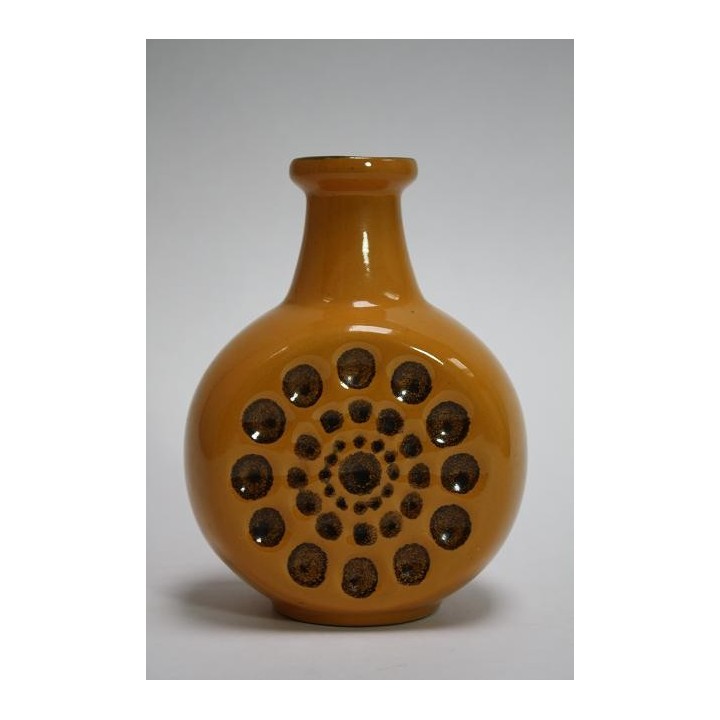 Yellow ceramic vase - Retro Studio