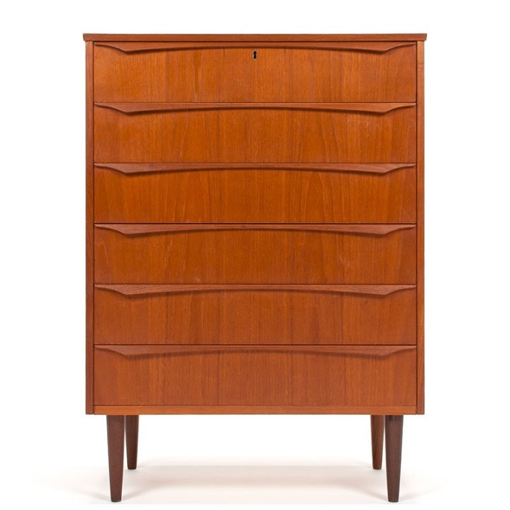Deense teakhouten ladekast vintage model met bijzondere greep