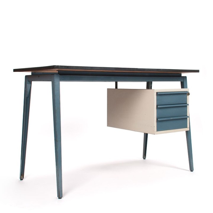 Industrieel vintage jaren 60 bureau van Marko