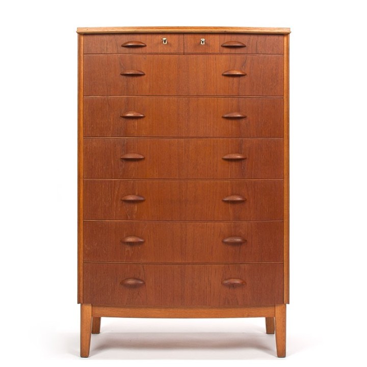 Large model vintage Danish dresser with 8 drawers