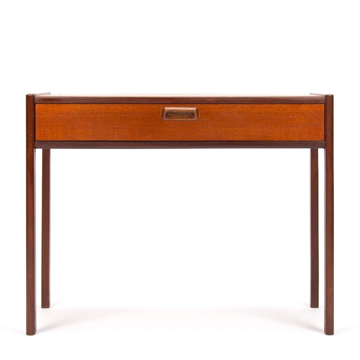 Fins Mid-Century design kastje/ side tafel met lade