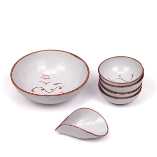 Mid-century vintage peanut set in ceramic