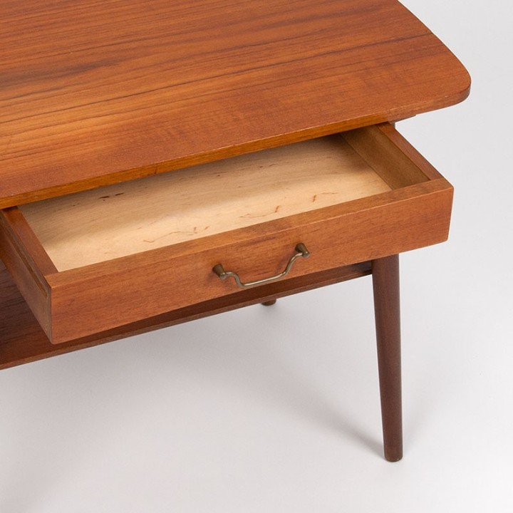 Bijzettafel/ klein kastje Deens vintage model in teak