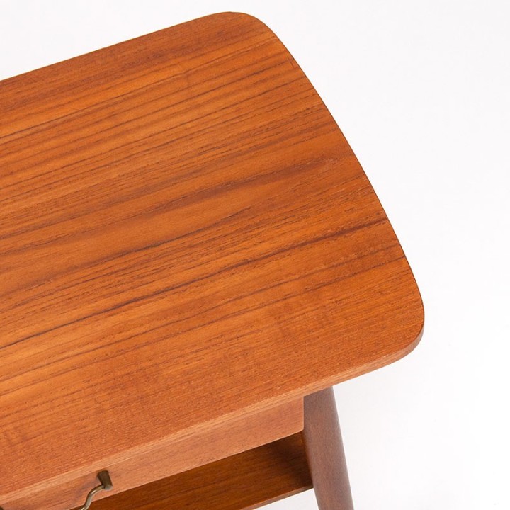 Bijzettafel/ klein kastje Deens vintage model in teak