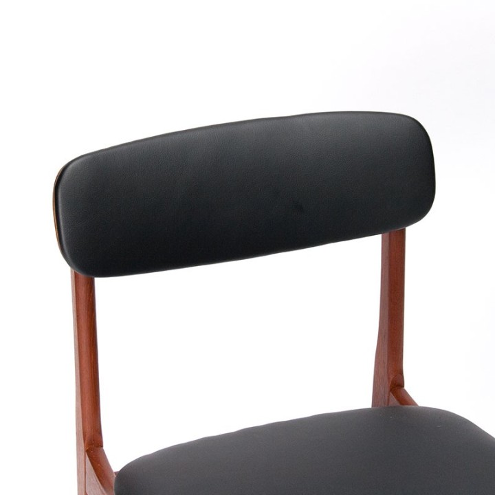 Teakhouten eettafel stoel Deense vintage model met kunstleren