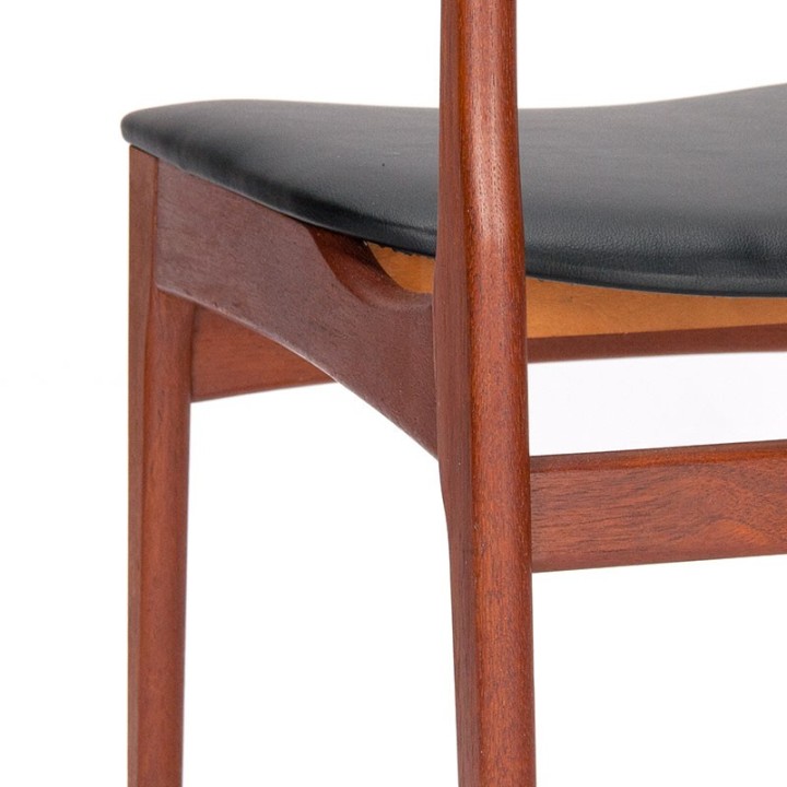 Teakhouten eettafel stoel Deense vintage model met kunstleren