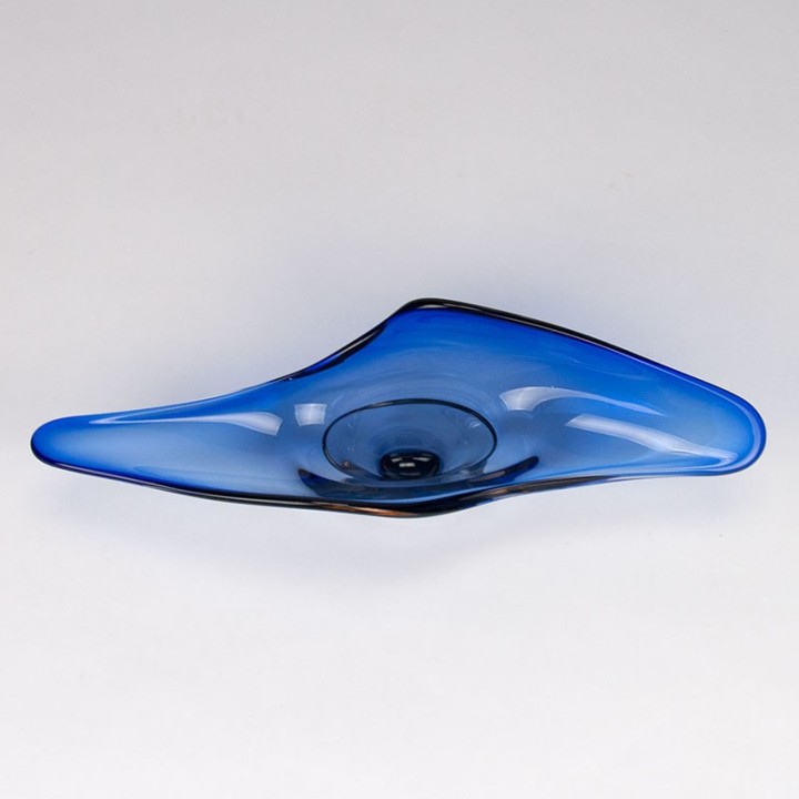 Blauw glazen vintage schaal met gekleurd detail