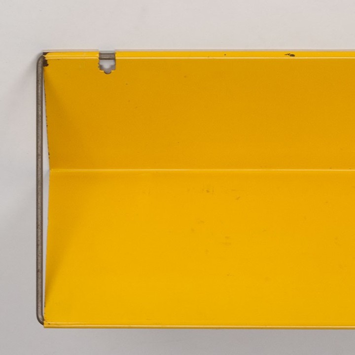 't Spectrum Mid-Century vintage geel metalen wandplank