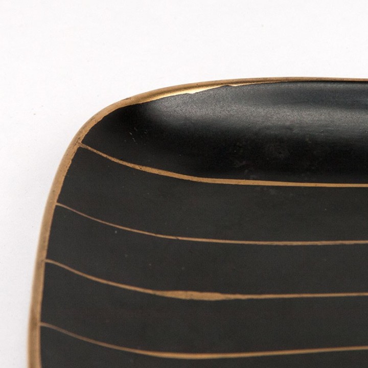 Strehla schaal vintage keramiek zwart met goudkleurig detail