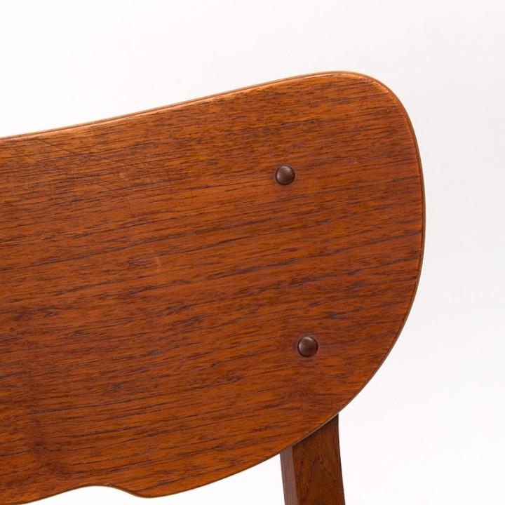 Mid-Century stoel met bijzondere vorm Deens vintage design