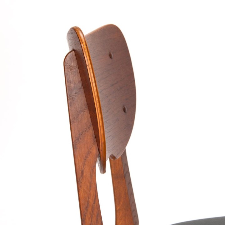 Mid-Century stoel met bijzondere vorm Deens vintage design