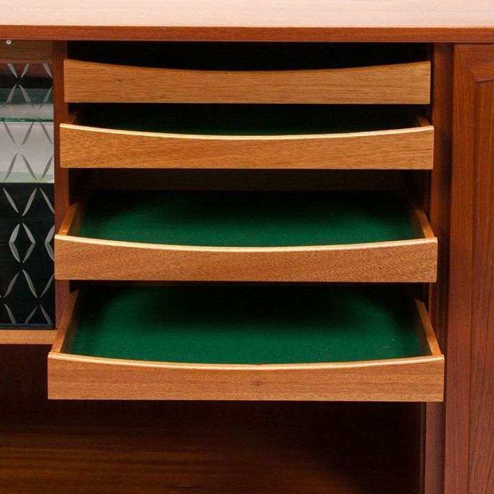 Henning Kjaernulf Deens Mid-Century design dressoir voor Vejle